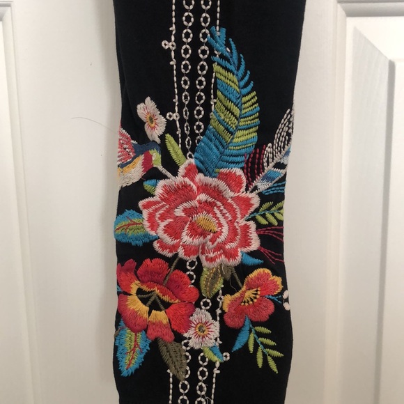 JW Los Angeles Floral Embroidered Black Leggings - Picture 13 of 16